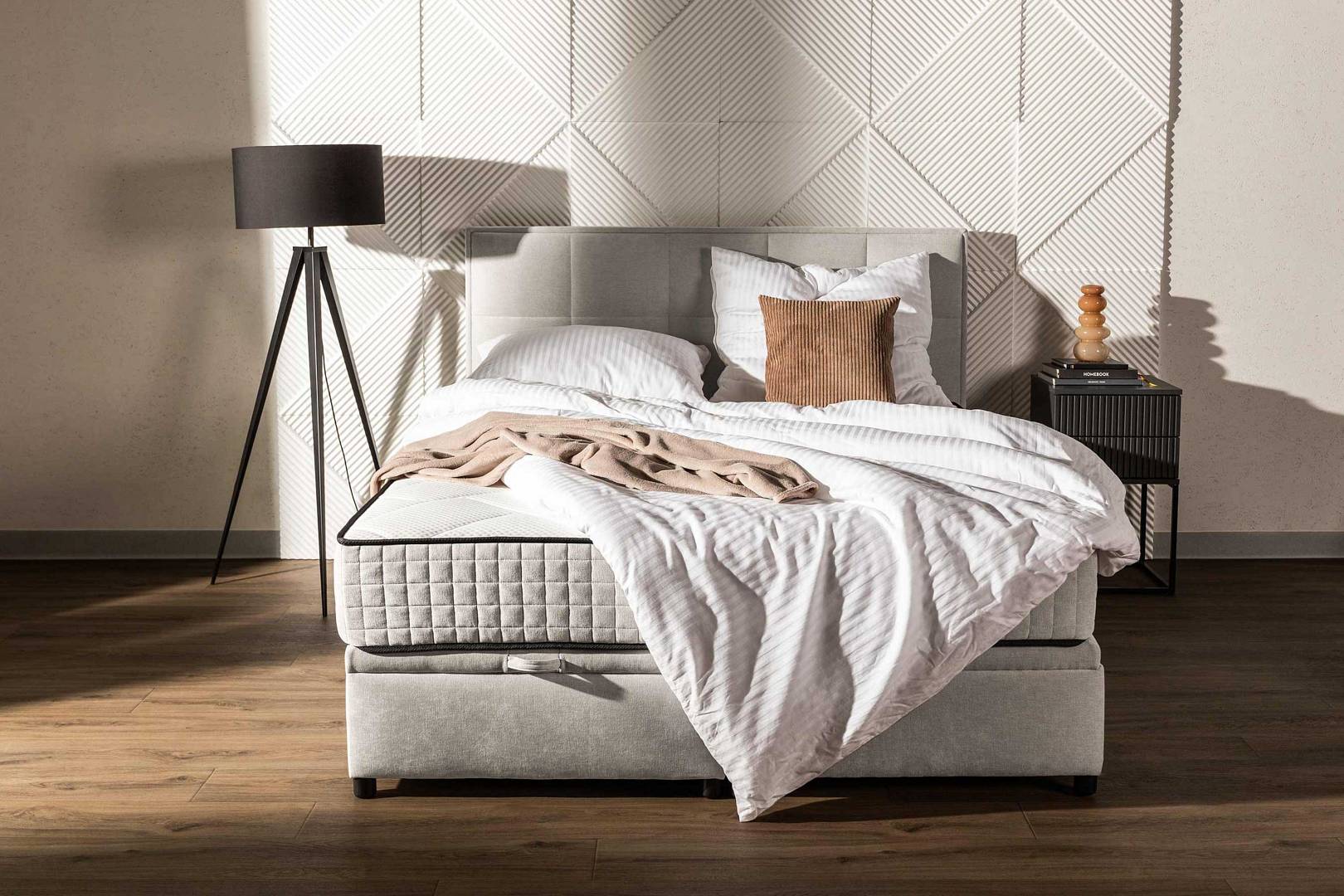 Czy łóżko 140 × 200 cm to dobry wybór dla pary i jak wybrać odpowiedni model?